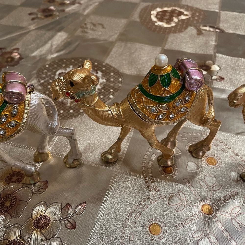 Decore - Picture 3 of 3